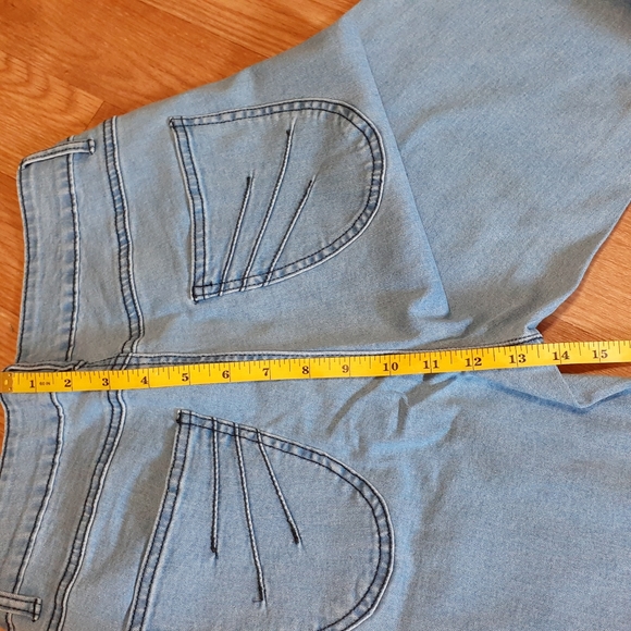 High Waisted Flare Light Wash Jeans w/Pockets NWOT - Picture 4 of 8